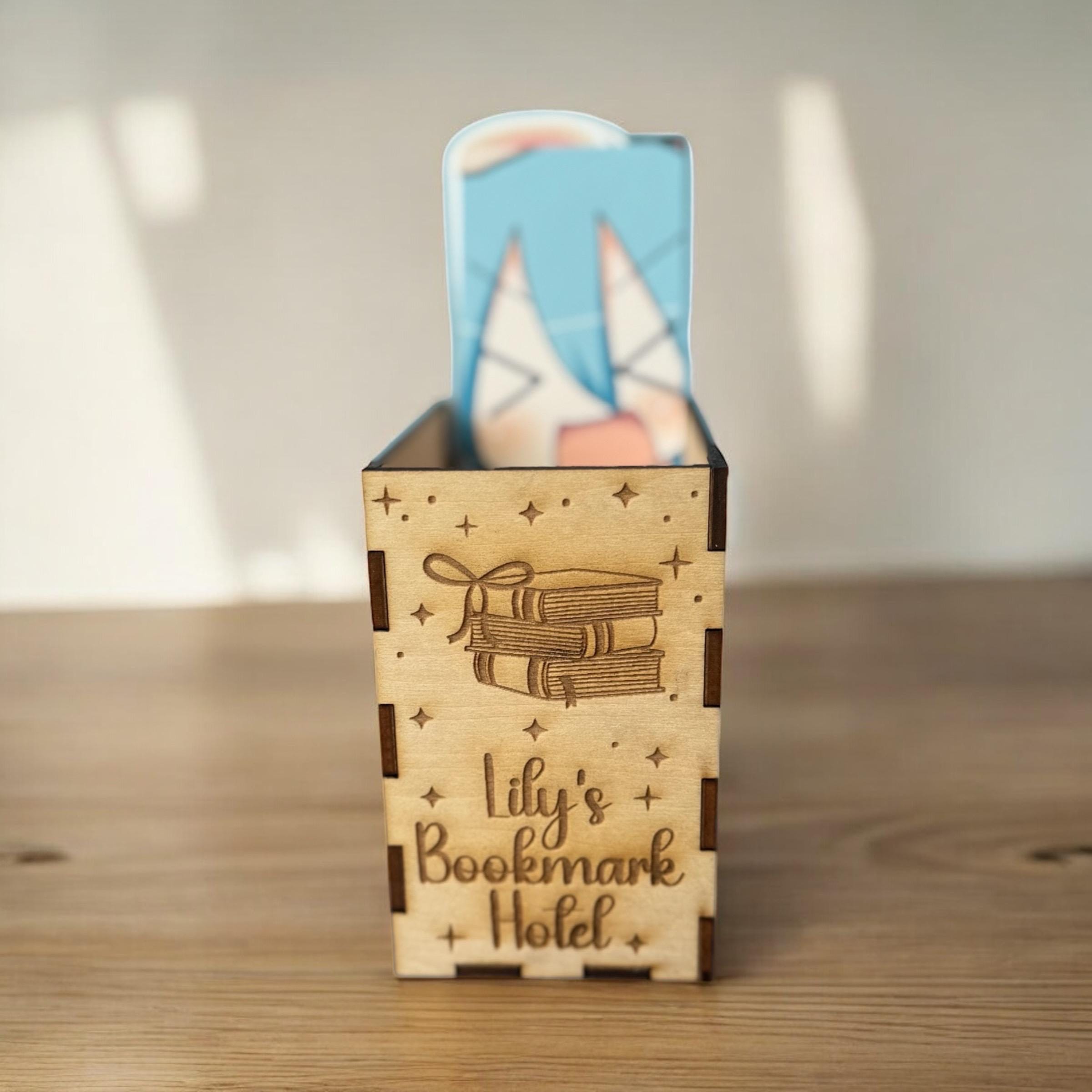 Personalized Name Engraved Book Nook Bookmark Organizer for Bookshelf Decor